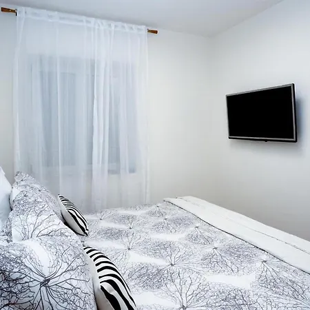 2 Bedroom Gorgeous In Kastel Luksic Apartment *