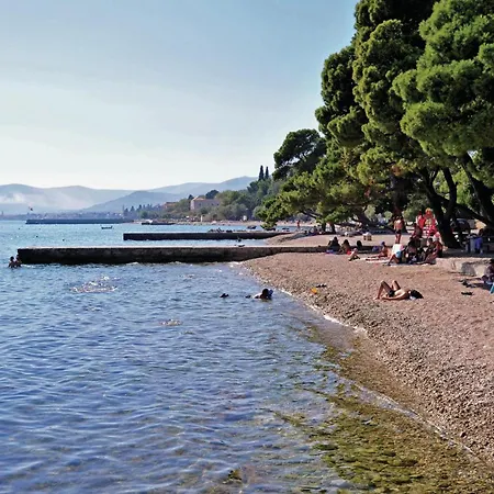 2 Bedroom Gorgeous In Kastel Luksic *