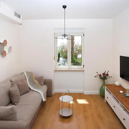 2 Bedroom Gorgeous In Kastel Luksic Apartment *