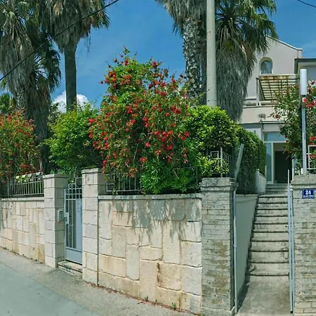 2 Bedroom Gorgeous In Kastel Luksic Appartamento *