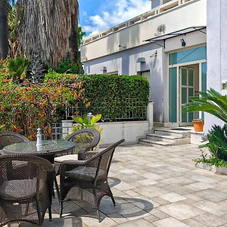2 Bedroom Gorgeous In Kastel Luksic Appartamento